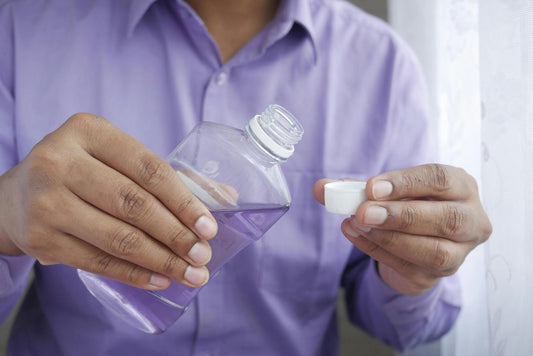 Fris ruiken zonder gif: hoe kies je een veilig(er) mondwater?